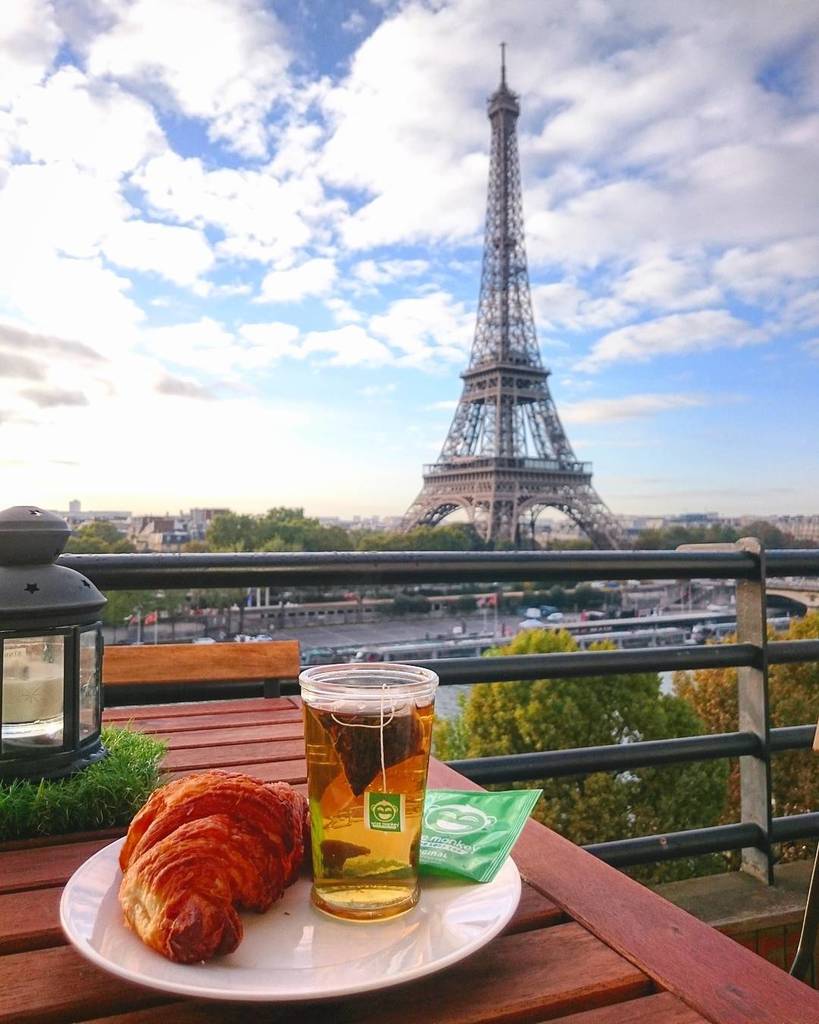 h_i_k92's tweet photo. Breakfast with a view... 🗼🇫🇷 #FromParisWithLove.
.
.
.
. #breakfast #healthybreakfast #TourEiffel #EiffelTower #Co… https://t.co/ShPIWB4jSp https://t.co/hs6GLFMyqP