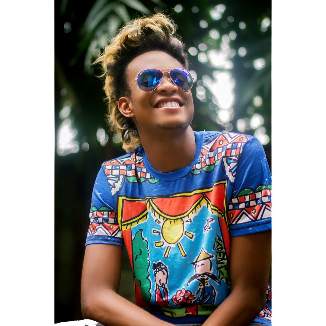 RAVE_tls's tweet photo. smile so bright so the sun will be shamed
Cc @CadillyBaby #uptosomething https://t.co/Kr80qEjbWl
