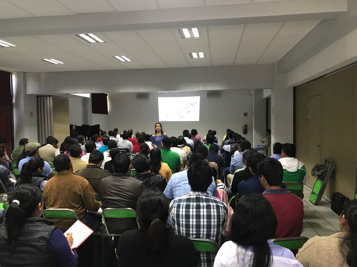 incarural's tweet photo. Taller de inducción y revisión de agendas de innovación con #Extensionistas de ejecución nacional #Oaxaca. Coord. Estatal SENACATRI https://t.co/pW1rHZTAsd