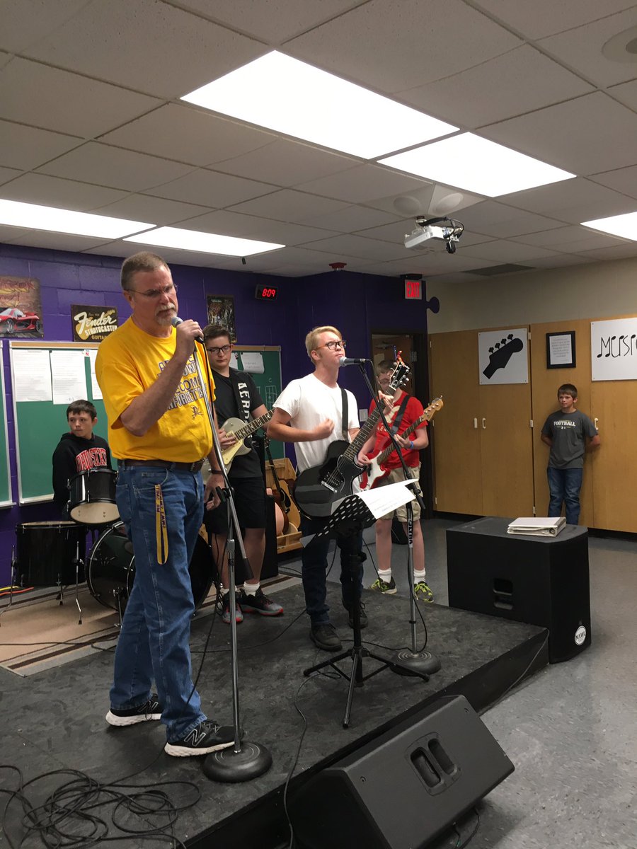 MrGrable_EWMS's tweet photo. Rocking out on this Friday morning before Fall Break!! @amanda080381 @MrSmithteacher #EWABU https://t.co/wgn2Mhhbut