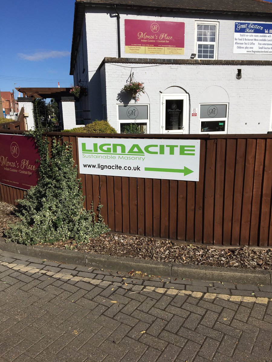 apex_signs1's tweet photo. Busy day installing @LignaciteUK new signage #lookinggood 👌#acrylicsigns #dibondsigns https://t.co/AHD3ci5mY1