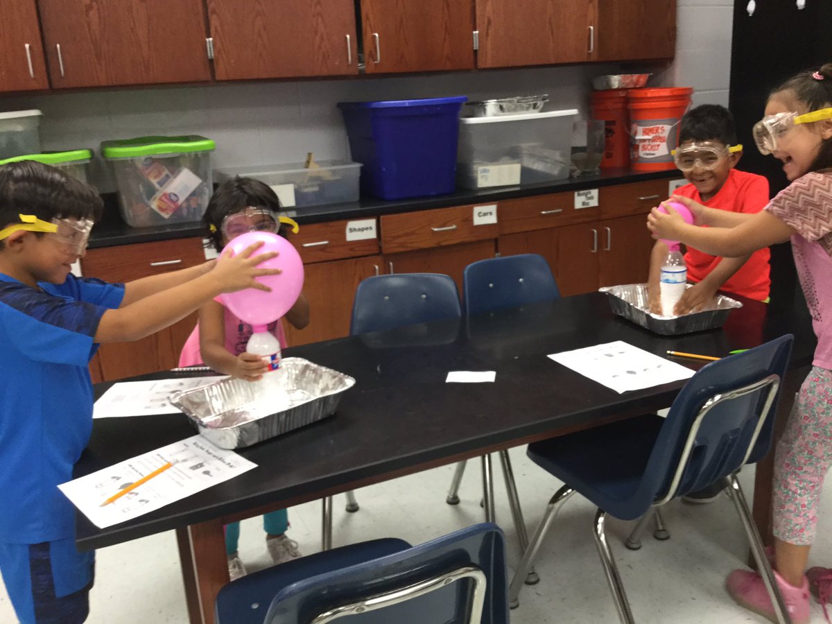 normat0's tweet photo. Solid, Liquid, &amp; Gas Balloon Activity 
It's so much fun to see their excited faces as the balloon inflates! @WedgeworthES #teamWW https://t.co/4HDtkFNmOP
