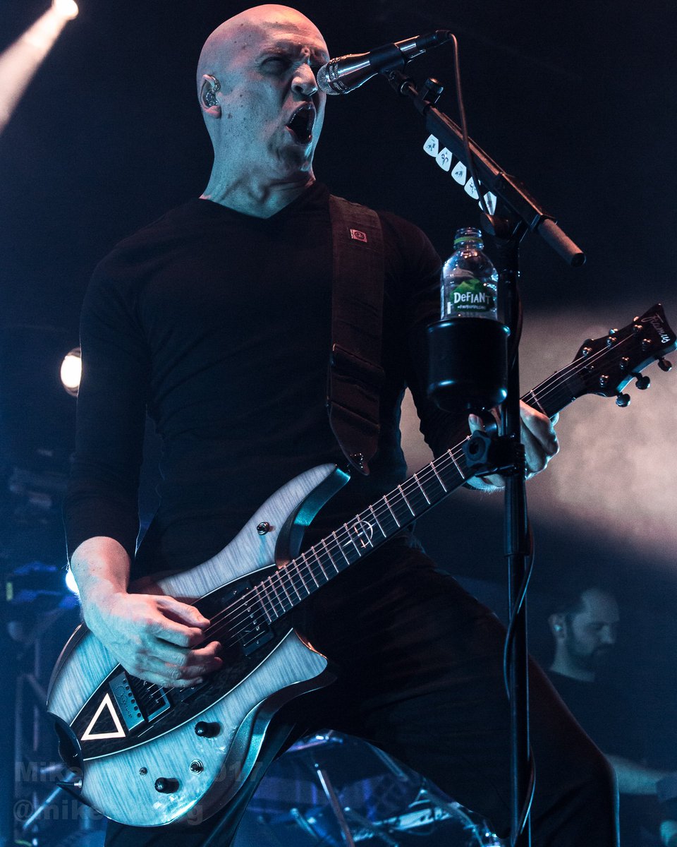 MikeEvstog's tweet photo. It's #worldguitarday #WGD17 here are some of the best photos I've taken of guitarists @TotalGuitar 1/4 https://t.co/KicmzdMJ6i