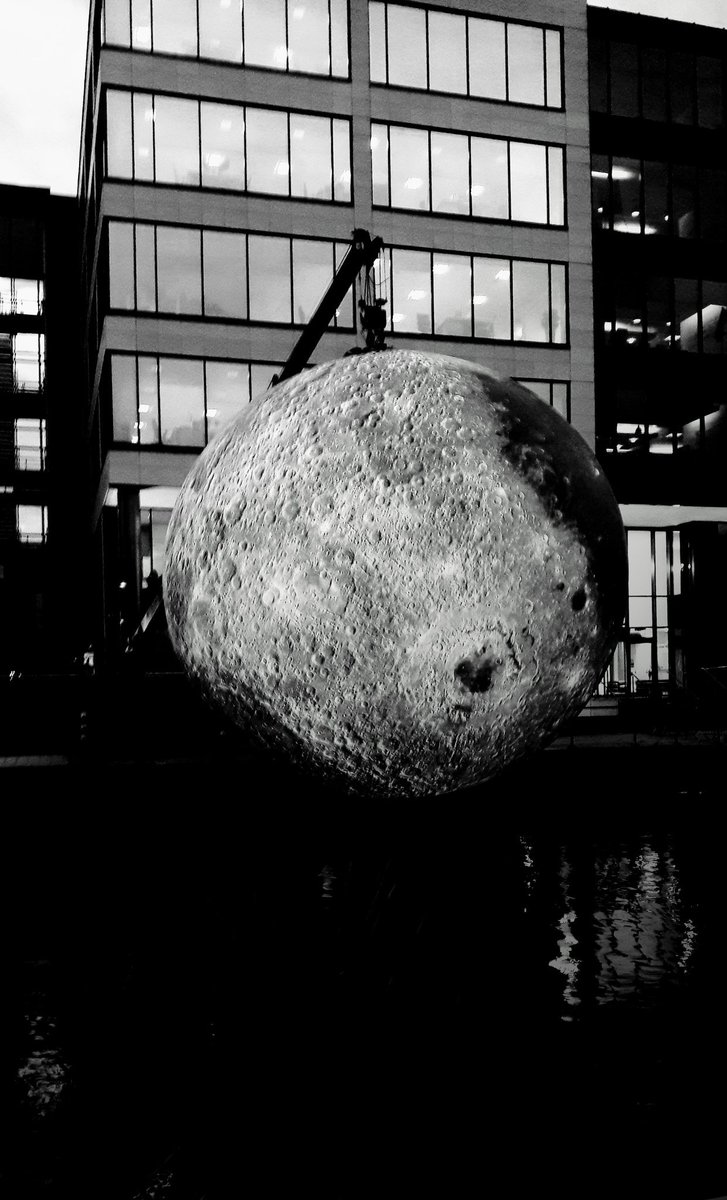 HiddenArtNorth's tweet photo. ...you really caught my eye tonight #Leeds 
#LeedsLightNight #Yorkshire https://t.co/R5WGdBxjiM