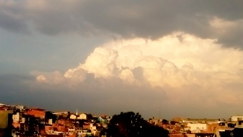 hakauany's tweet photo. O céu tá lindo lá fora https://t.co/CHcJX4HD5J