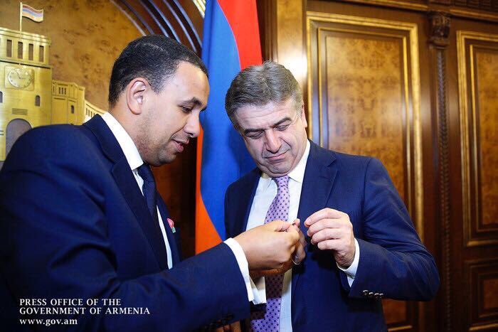 GlobalShapers's tweet photo. Karen Karapetyan, PM @armenia was just knighted honorary #GlobalShaper at #shapeeurasia2017! Way to go @YerevanShapers! https://t.co/7vkAz6ztdg