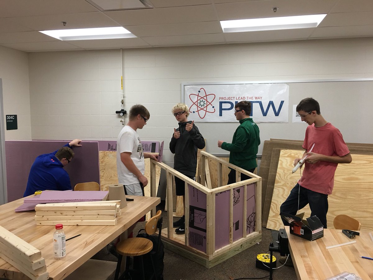 MW_Friedrichsen's tweet photo. Construction unit banging out some dog houses! We will sell a few at the craft fair at West this fall. https://t.co/XmjBzJRcnX