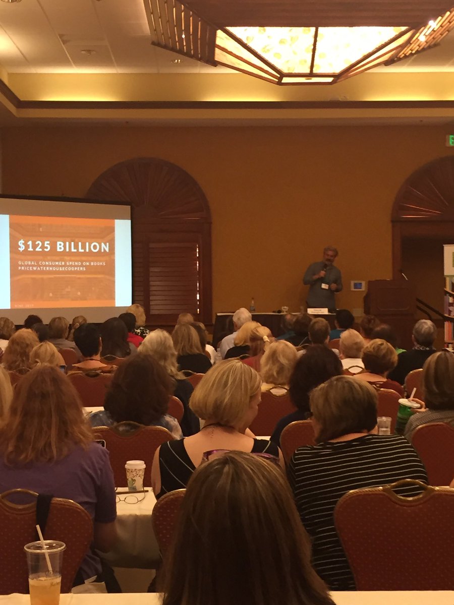 David Gaughran, author of Let's Get Digital and Let's Get Visible, speaking to a standing-room-only crowd at #ninc17
