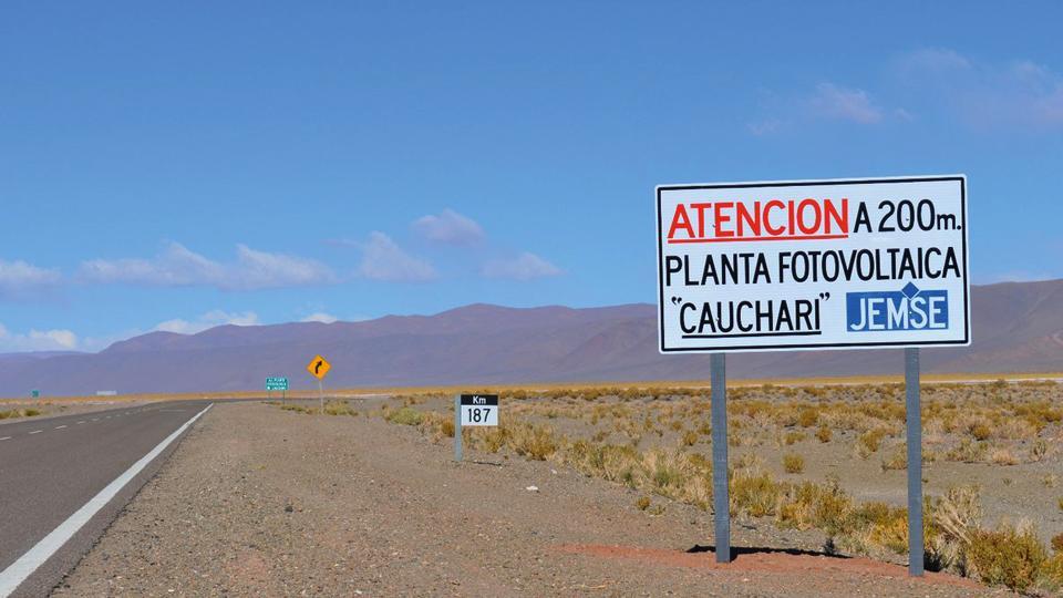 LANACION's tweet photo. Así será la “megaplanta” solar de Jujuy, que costará US$ 390 millones y será la más grande de América latina https://t.co/5ikZGVxDS3 https://t.co/MxFoztdaqz