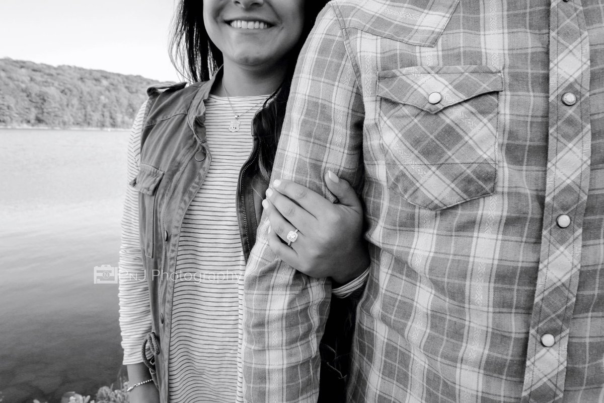 PhotographyPNJ's tweet photo. Perfect weather, a beautiful couple and a gorgeous #ring. What more could we ask for! 😍💍🍁🍂 #engagement #photography https://t.co/rZ1kYjmo3n