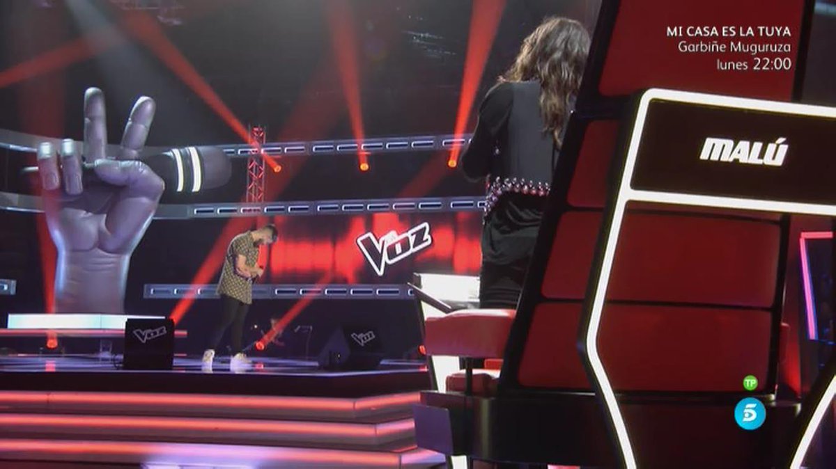.<a href="/_MaluOficial_/">Malú</a> a Pedro: "Te quiero en mi equipo!" > #LaVoz3 > mdia.st/directo5