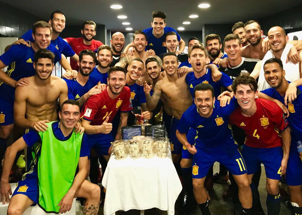 SergioRamos's tweet photo. Fútbol, unión, compromiso y equipo. 
¡#Rusia2018, allá vamos! #Russia2018, here we go!
#VamosEspaña https://t.co/nEyJJEWWQQ