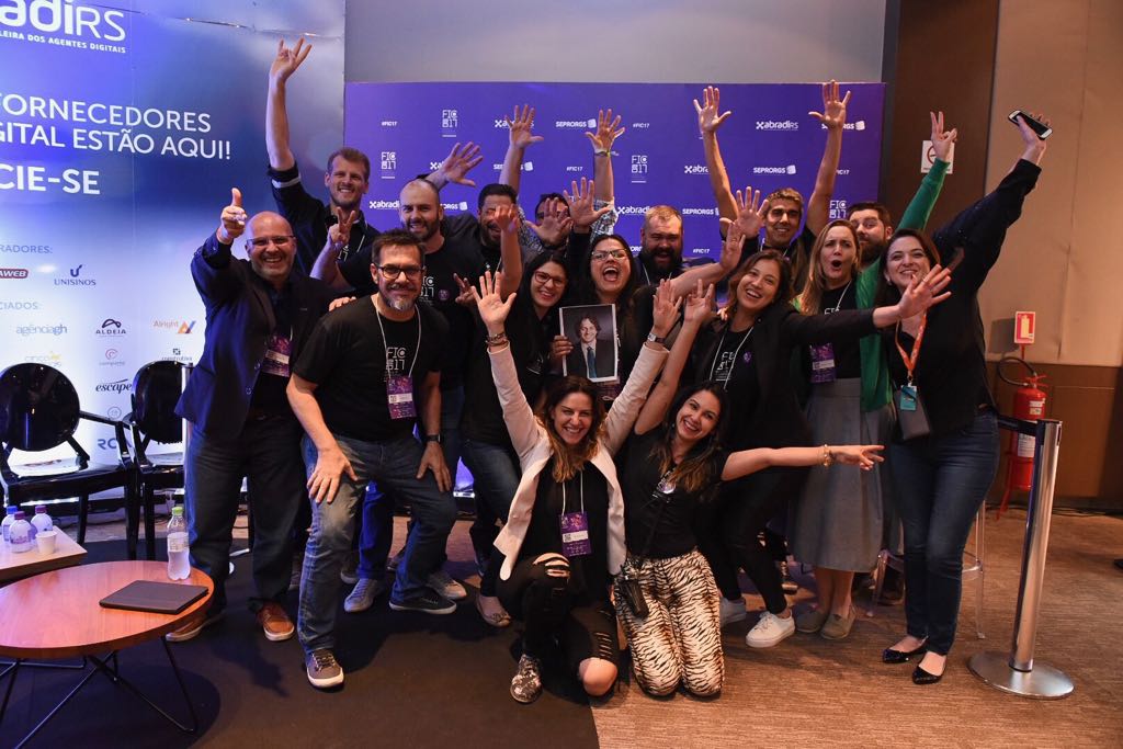 fic_abradi's tweet photo. E o #FIC2017 encerra com sucesso! Foram mais de 30 palestras, agências, influencers, painéis e eventos em dois dias intensos de evento!! https://t.co/UQgHfhNpN3