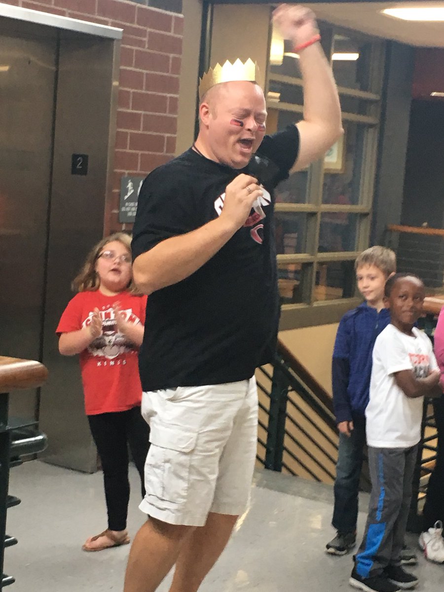 jlhilgendorf's tweet photo. Homecoming fun! #riverdeephoco @Rise_Above_CHS @MrKuchCHS https://t.co/F9sKa4DuHJ