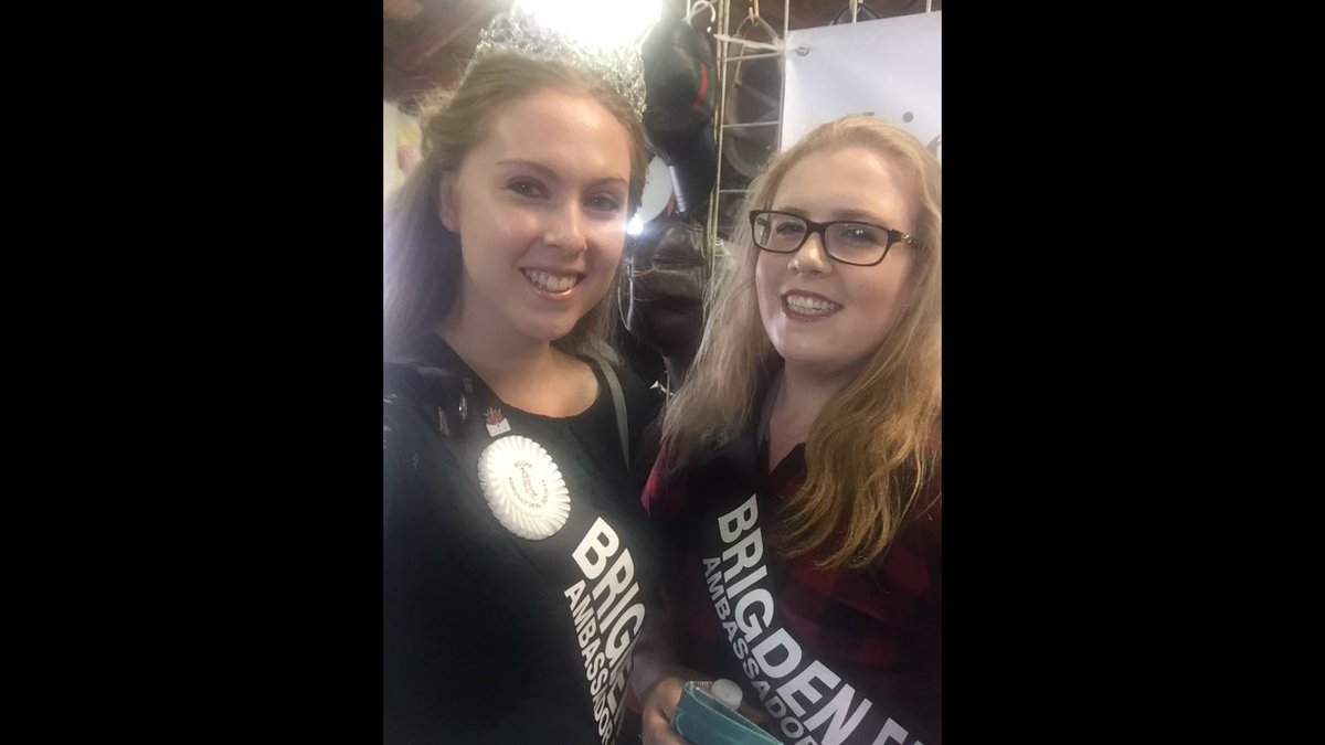 Thanks to the LipSense booth for letting Marissa and I try your products! #brigdenfair2017 #lipsense
-J👑