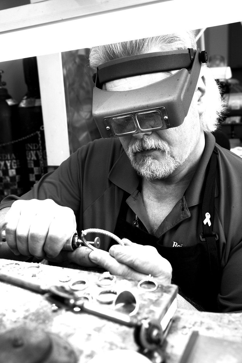 10 Reasons to Celebrate National Manufacturing Day ow.ly/9nuf30fHy6S