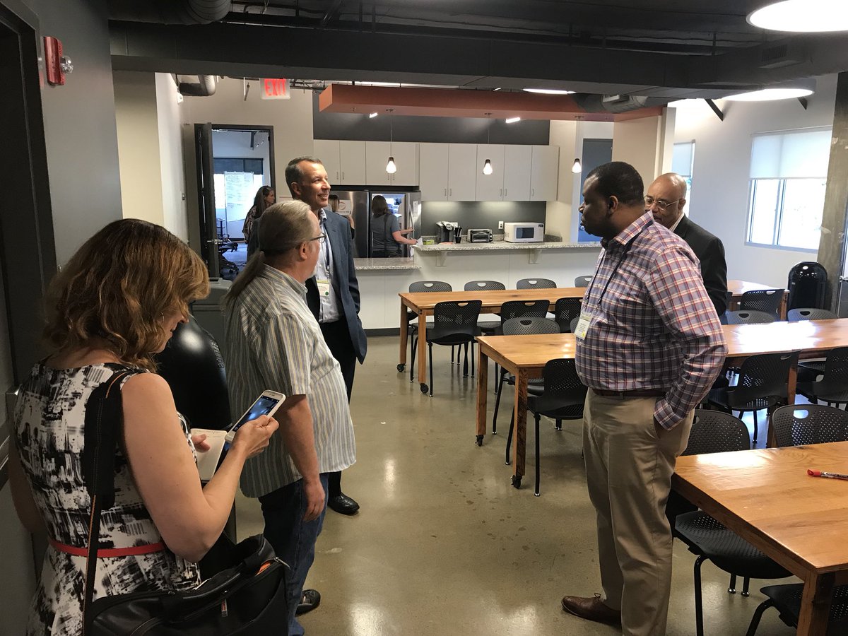 KevinCaseDSD's tweet image. Our goals at #NashvilleSoftwareSchool #LearnHowToLearn #ThinkLikeAProgrammer #BeAGreatTeammember #TLTechLive @john_wark