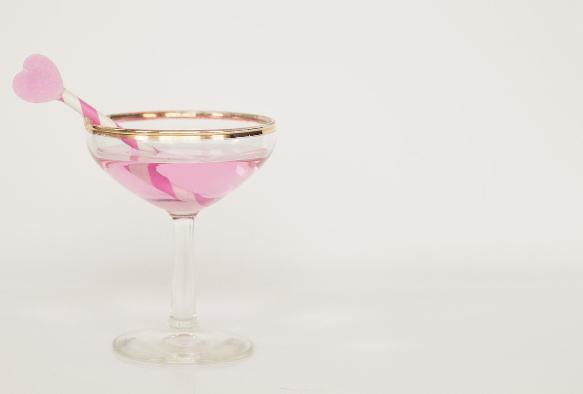 ButtonMktg's tweet photo. Great to listen to @cga_phil from @CGA_insights on @BBCRadio4  about growth of sale of cocktails. Latest blog explores whether our love of posting &amp; boasting on social media may influence our buying decisions. https://t.co/bqFPjkAVoU #cocktails #retailtrends #socialmedia https://t.co/AYFLX08fdQ