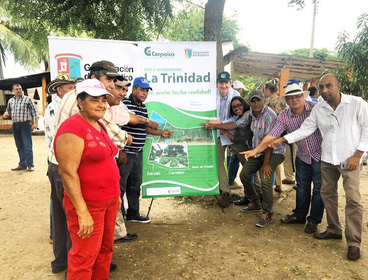 jlucasrestrepo's tweet photo. Gracias @Gobatlantico por lote para #FincaExperimental “La Trinidad” en Suan. Felices de quedarnos allá a largo plazo para innovar juntos. https://t.co/SPINXotP0R