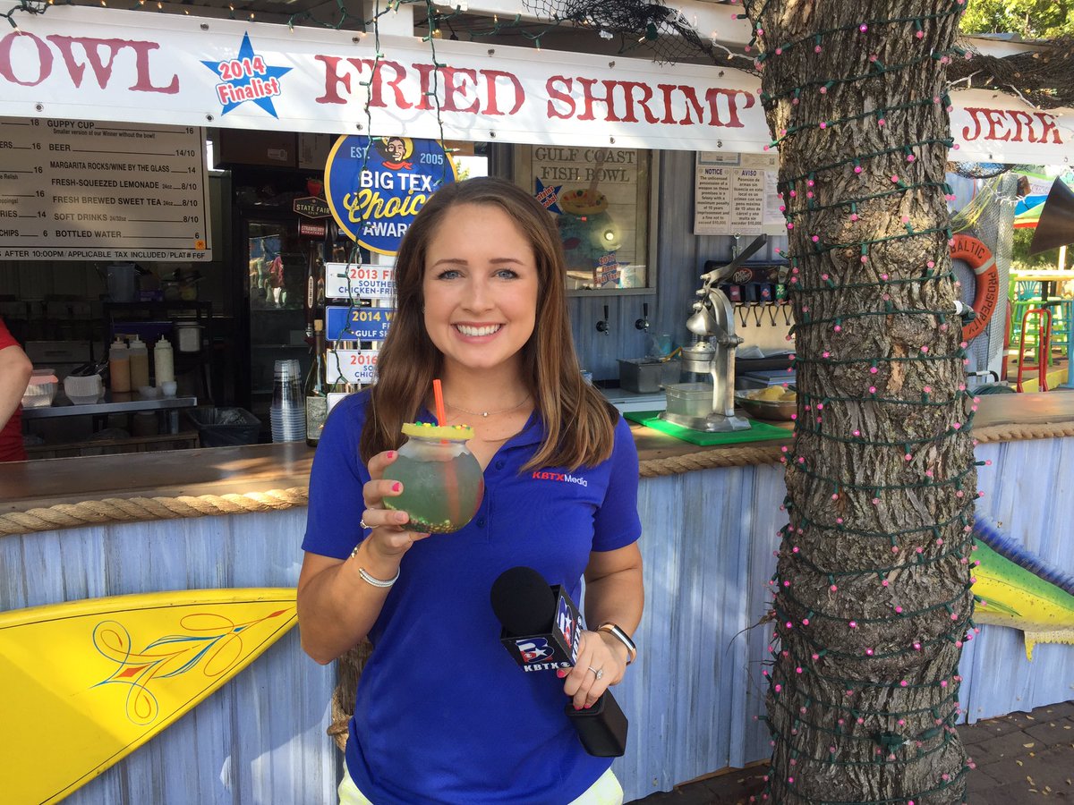 ABC13CourtneyC's tweet photo. Any day I can report from the @StateFairOfTX is a great day! ☀️ #FairFanatic @KBTXNews https://t.co/usIISHIiIu