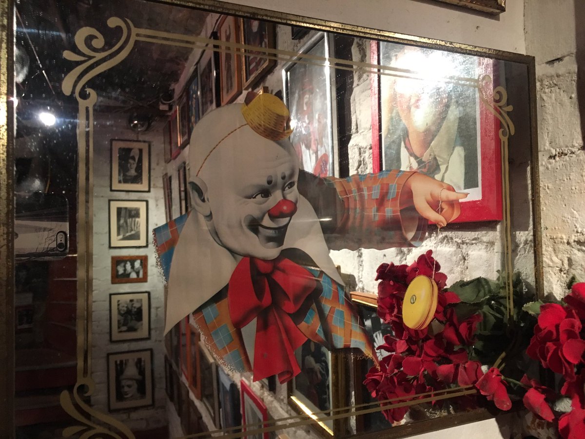 TinctureOfMuse's tweet image. Do come into the crypt and see my Clown collection.... #honest #itstotallysafe  @ITMovieOfficial @StephenKing #Dalston 🤡 🎈 🎈😱