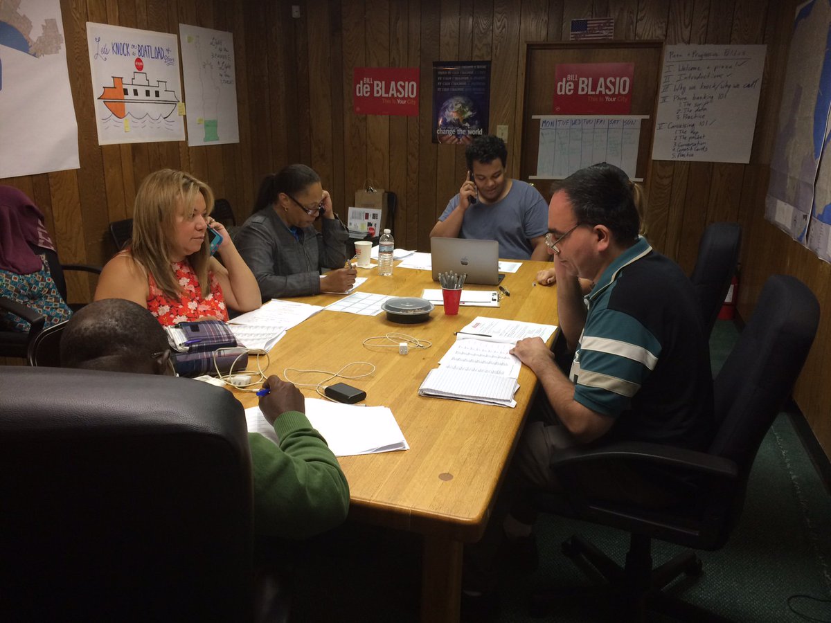 Brad_Raimondo's tweet image. @TeamdeBlasio lighting up the phones in Staten Island to inspire voters 4 @BilldeBlasio on Nov 7! JOIN US &amp;amp; #practicedemocracy in #YOURCity