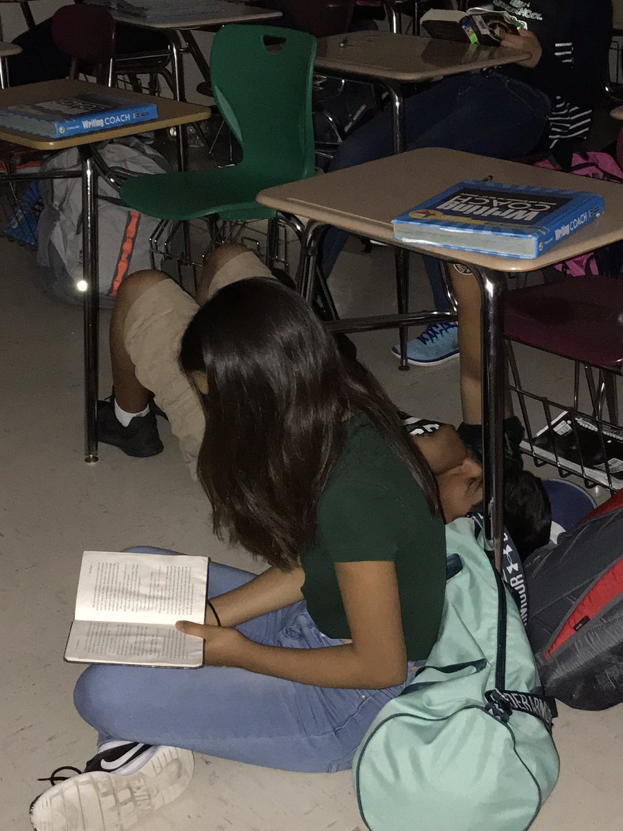 yaz_emoreno29's tweet photo. Friday's are for reading yoga #lightupliteracy #ResacaMS #leadersgrowhere @resaca_gators https://t.co/dzLkiBhWS0