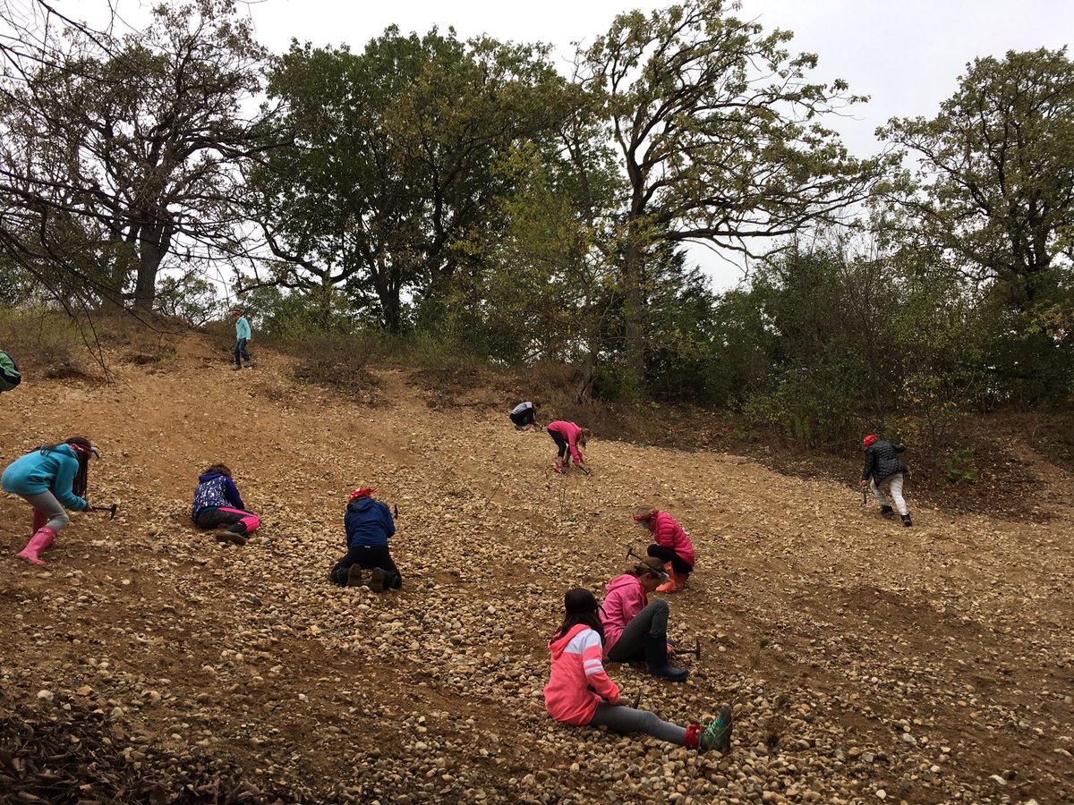 song_space's tweet photo. Studying the earth and its rocks at geology. 🌎 https://t.co/sSqSCosGBT