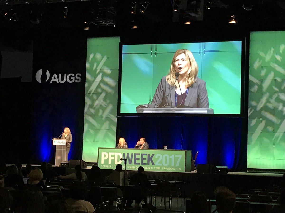 KateMeriwether1's tweet photo. Thanks to Dr. Ward and Vanderbilt group for study on microscopic hematuria and risk of cancer in urinary tract! #pfdweek2017 https://t.co/dSOWzASTsW
