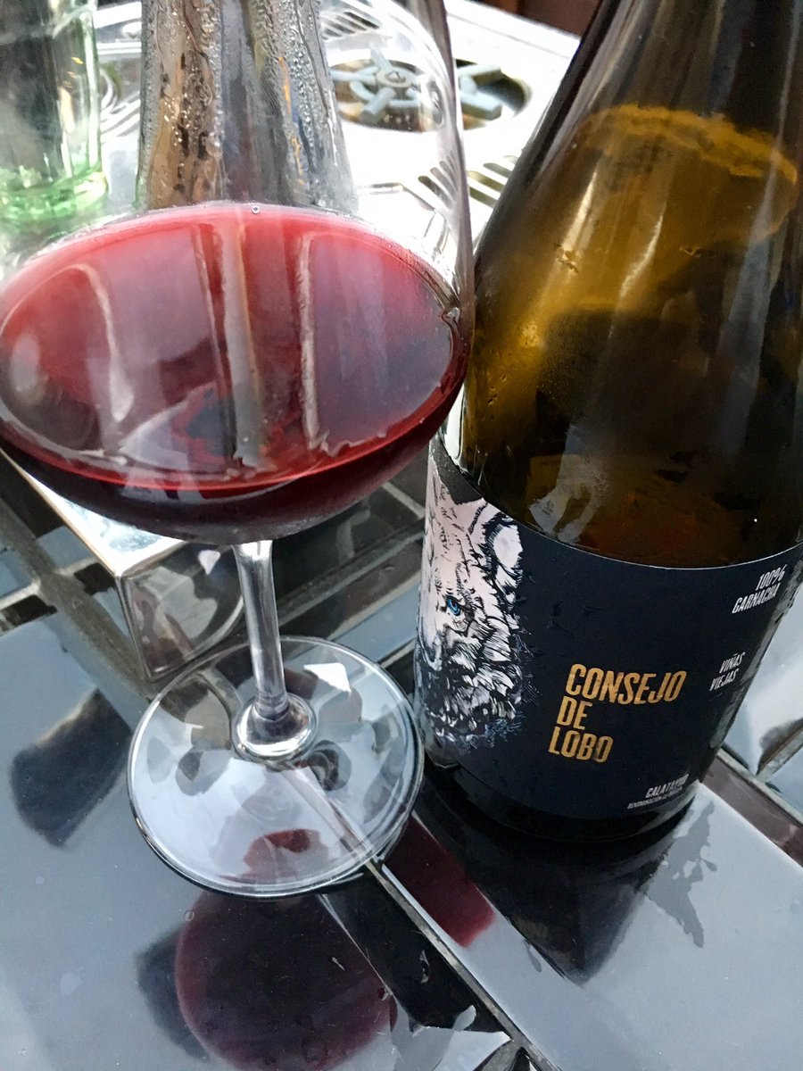BlogHedonista's tweet photo. #consejodelobo #garnacha de la #docalatayud de #grapesbarrels En el #rooftop de #hotelciutatbarcelona #bornvoraz #born #barcelona https://t.co/GjtpXuN2vl