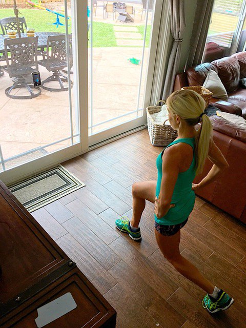 megatinycorp's tweet photo. Itβs #FitnessFriday & we can enhance your workout with our #MegaTiny #AntiGravityCase. It sticks to any smooth surface without being sticky! https://t.co/ZgcylngBva