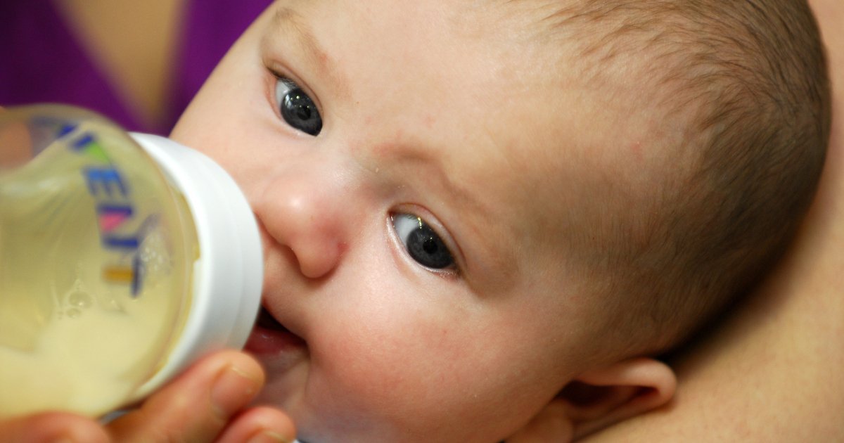 We look at mixed feeding, combining breast milk and bottle feeding and what's involved: ow.ly/mJcs30fuBla