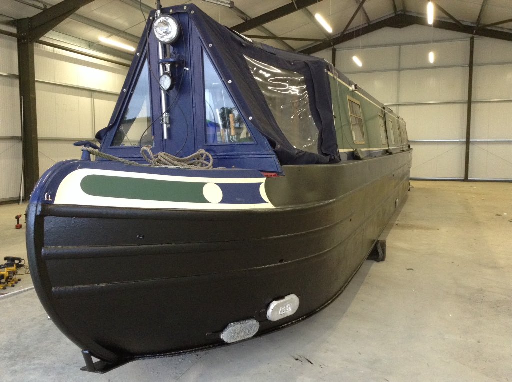CruisingTheCut's tweet photo. Boat: blacked. Me: in need of a holiday. https://t.co/uSDKYwbMwe
