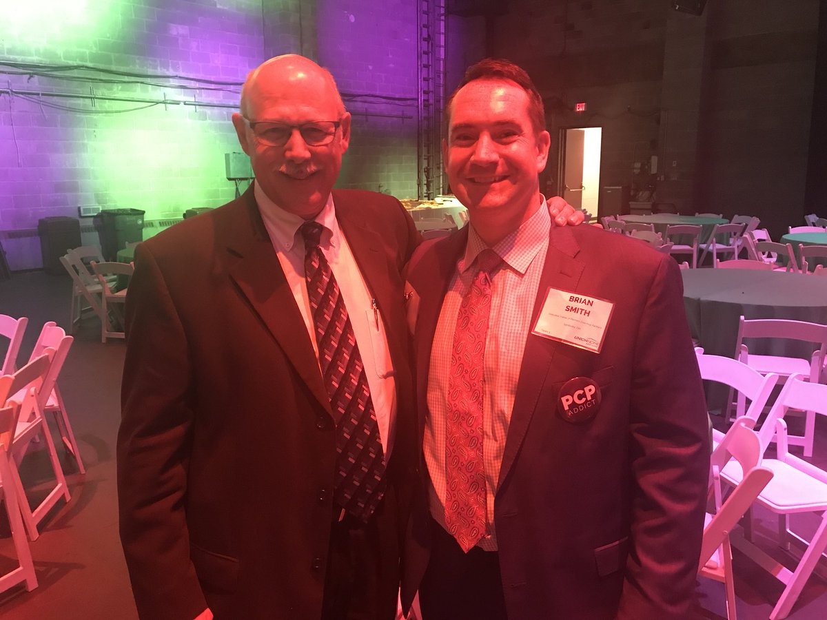 ToddLillo's tweet photo. Brian Smith talking to a 👻 #uhmapc2017 https://t.co/0ir8KIAnwQ