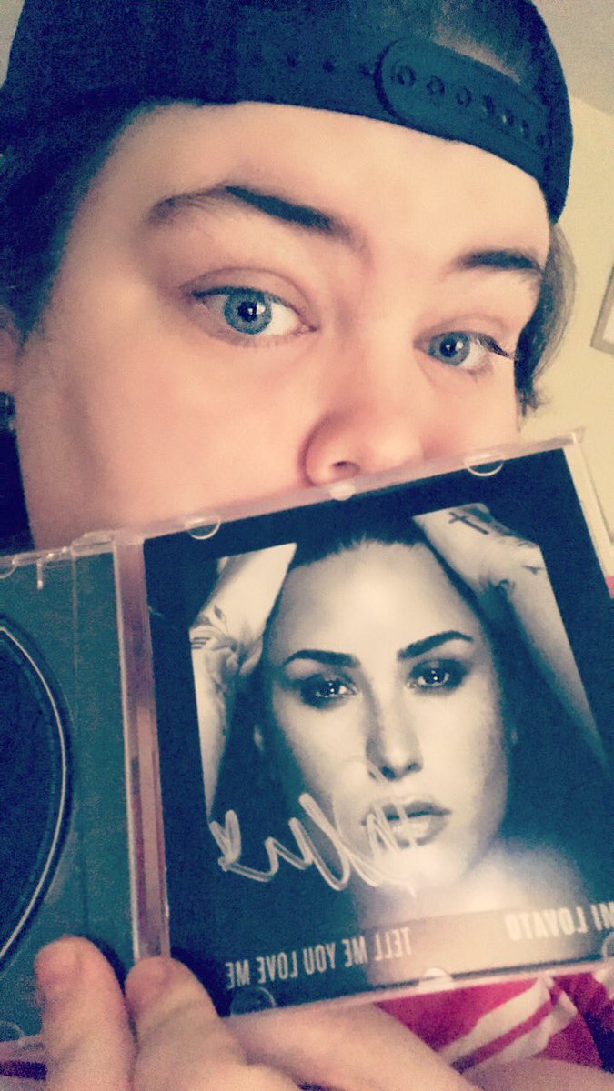 Got my signed version of <a href="/ddlovato/">Demi Lovato</a> #TellMeLoveYouMe I loooooove it! 😍😍😍