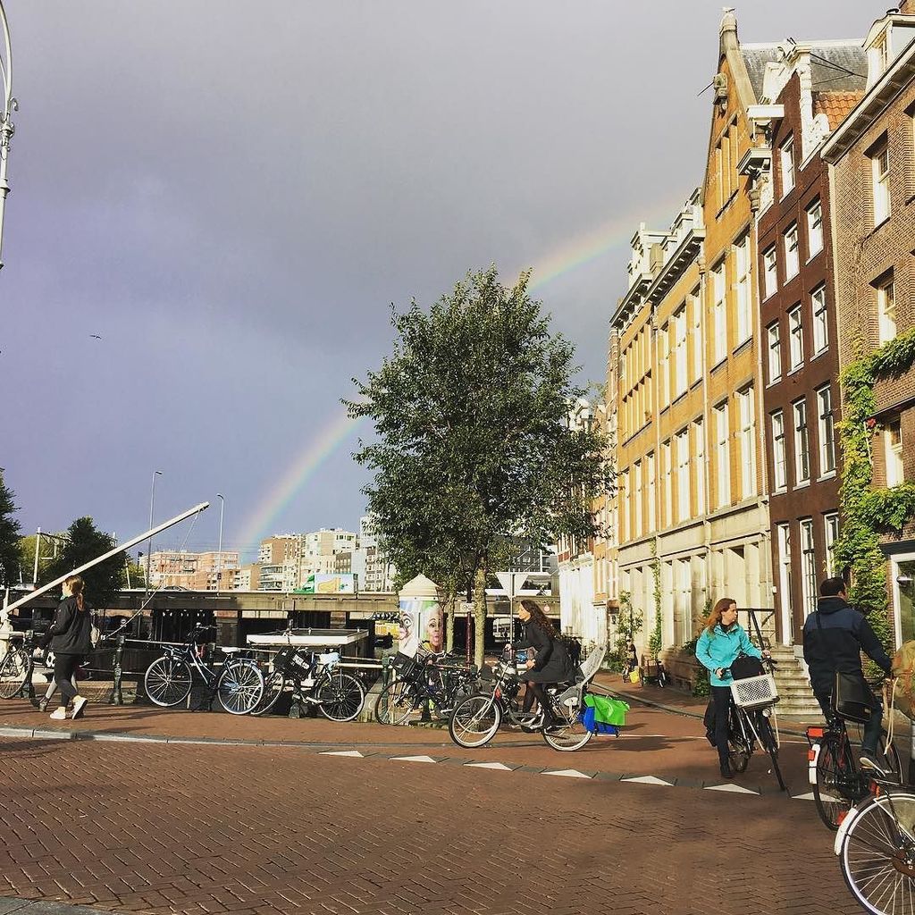 So__holland's tweet photo. 今日のアムステルダム!通りががりの人が"rainbow!"と言っている声がしたので振り返ったら虹🌈!!#amsterdam #rainbowinamsterdam #rainbow #afteryoga #beforegoing… https://t.co/0oxOxGROl0 https://t.co/8t32nbZzgX