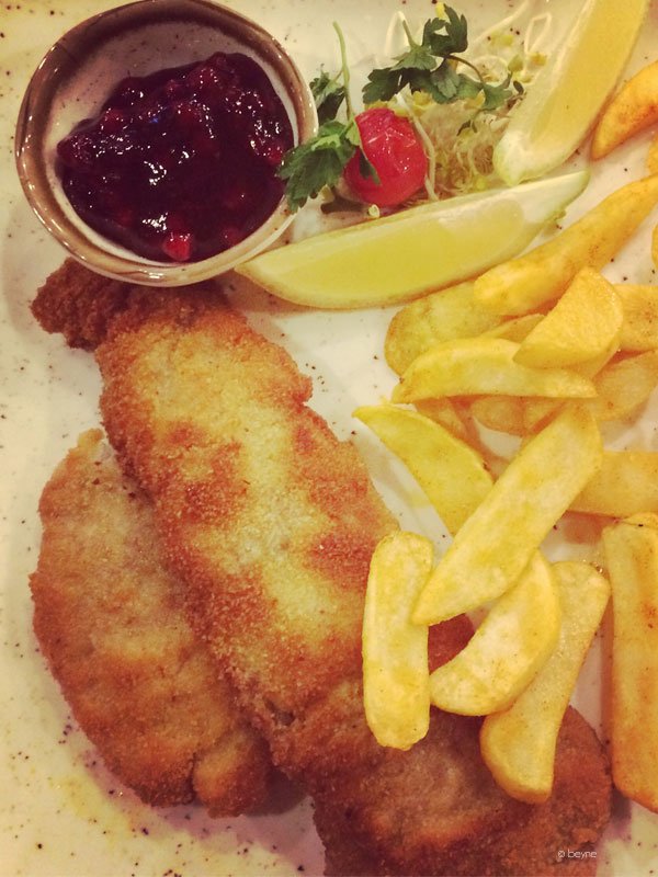 Het geheim van de Wiener schnitzel? Dat lekkere korstje natuurlijk! Lees hier bit.ly/2fXWgB2 hoe jij dat ook voor elkaar krijgt