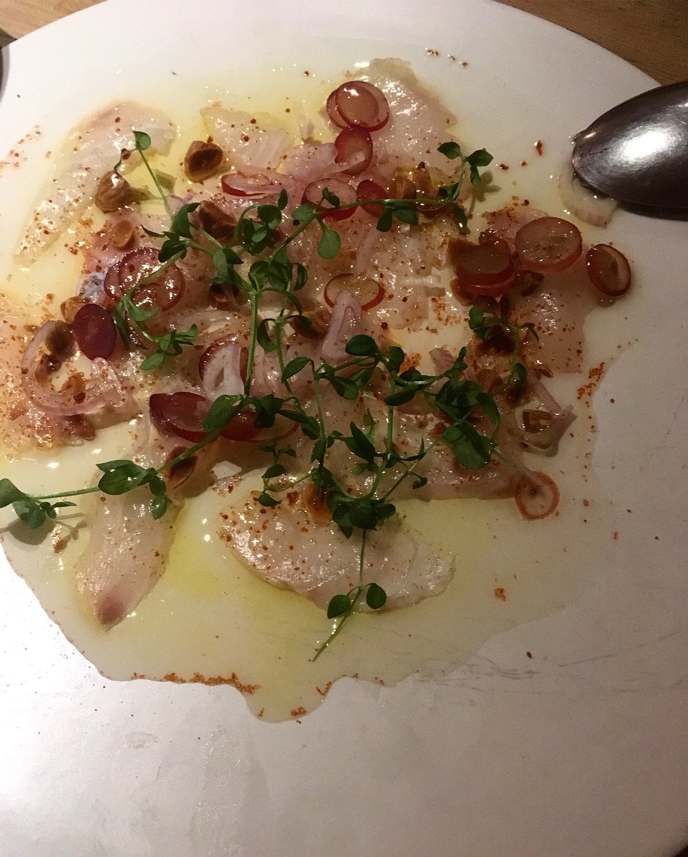 Delicioso este plato de <a href="/fismuler/">fismuler</a> dorada, almendras y uvas,acertadísma combinación 😊👍 como siempre, geniales <a href="/ninoredruello/">Nino Redruello</a> <a href="/PatxiZumarraga/">Patxi Zumarraga</a>