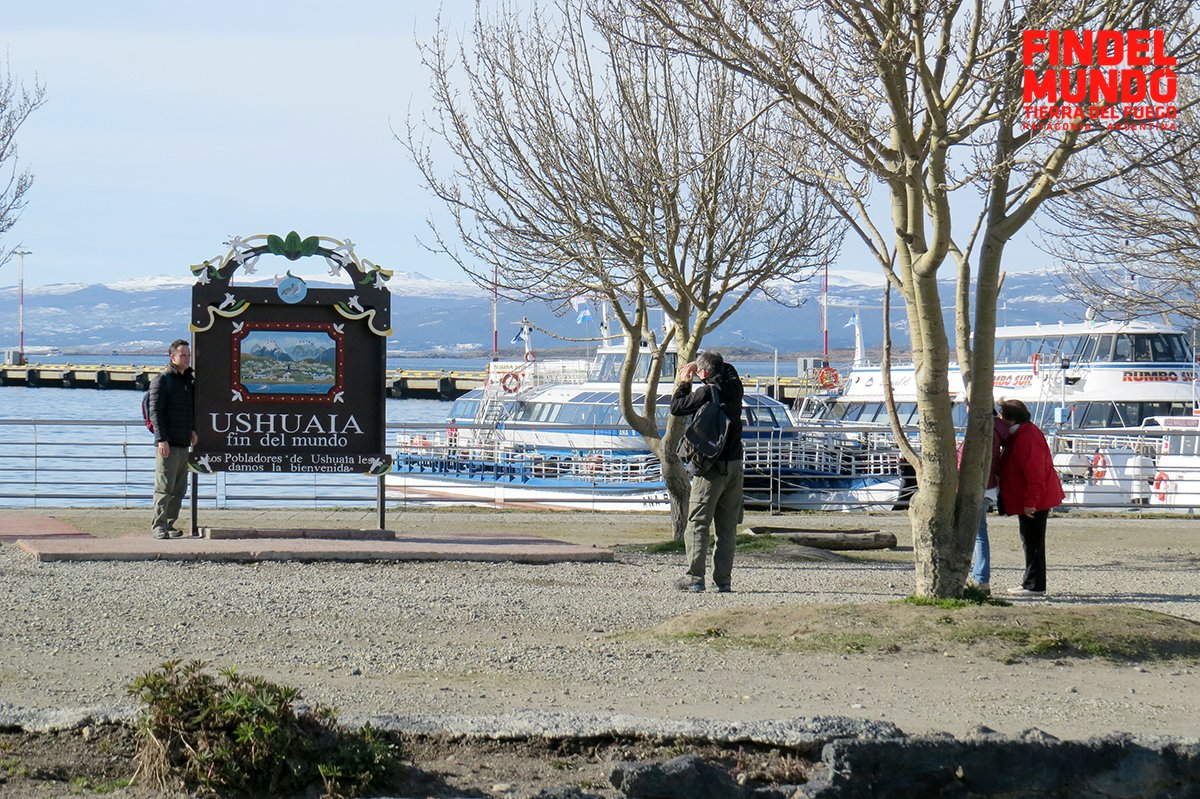 TurismoTDF's tweet photo. ¡Jornada soleada en Ushuaia!
#FinDelMundo #TierraDelFuego #EsAventura #BuenViernes
https://t.co/jzcR9JsL1K https://t.co/megViliG5H