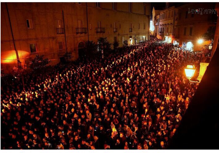 ValentinaBlunty's tweet photo. No, ma eravamo pochi a Vasto... i famosi “4 gatti di Hallelujah” 
😱😂😱 @MetaErmal @famedalupi https://t.co/QvaGZ1GIdm