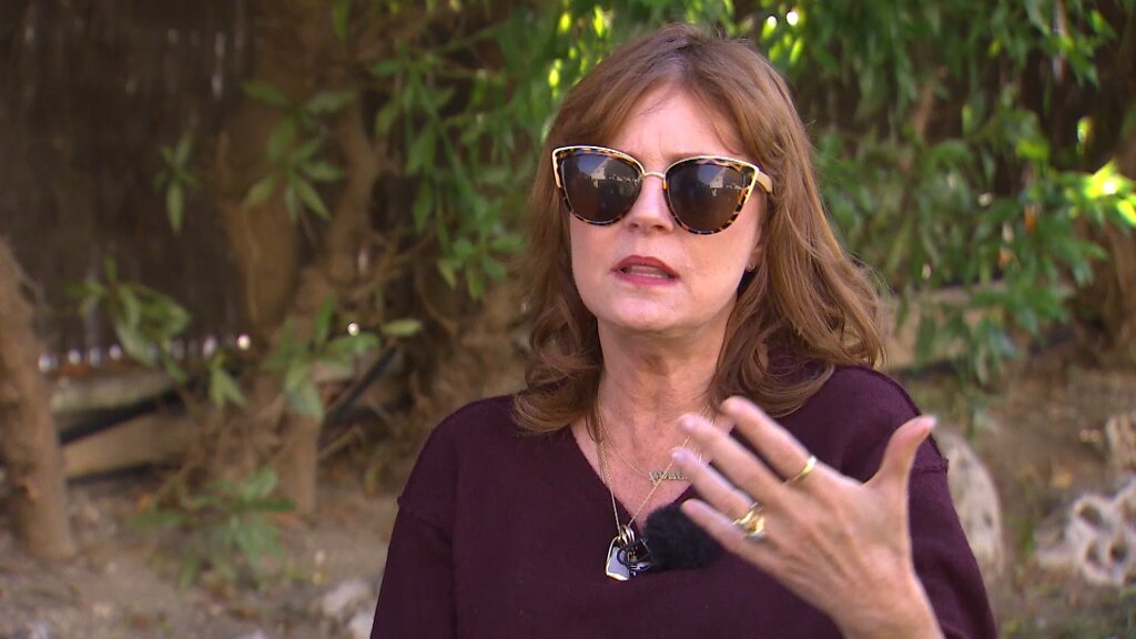 3CatInfo's tweet image. Susan Sarandon condemna la violencia de l'1-O:"si es fa pacíficament no funciona pegar la gent quan vota"#Sitges2017
bit.ly/2y4VSaO