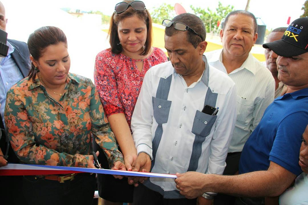 AlcaldiaHiguey's tweet photo. La #AlcaldíaHigüey, inaugura moderna Policlínica en el sector Mamá Tingó. https://t.co/HM3UVk8boA