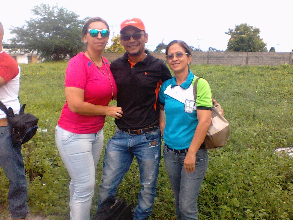 clifpmonzillo's tweet photo. ENTREGA DE MORRALES ESCOLARES. https://t.co/TtfCXYfIaX