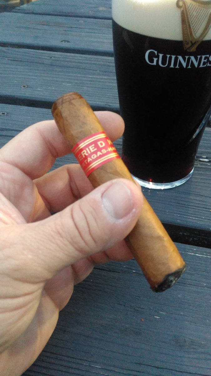 Hump322's tweet photo. How about some Friday mathematics...... #D5 + #guinness + #TGIF = #perfek ... https://t.co/DaPjPP1swa
