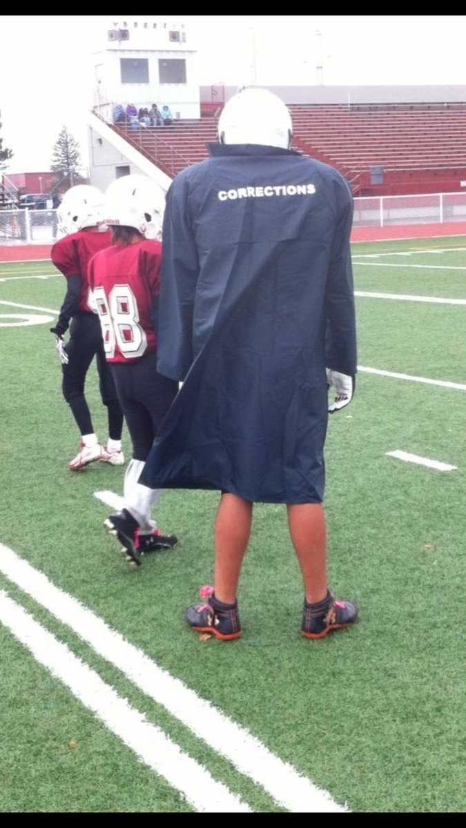 Deprio12's tweet photo. @FootballCanada #CFCFPC Today at 5PM TBay rematch of last years H/S Senior Final. Tigers vs Falcons. Cole Arnold Tiger 67 DE is hungry ! https://t.co/DDl9khHeLw