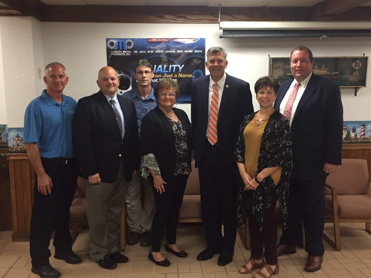 IllinoisMfgAssc's tweet photo. The IMA hosted @RepLaHood for a @MfgDay visit at Quality Metal Products, a small, three generation woman-owned manufacturer. #MFGDay2017 https://t.co/R2zeK5JJ4Q