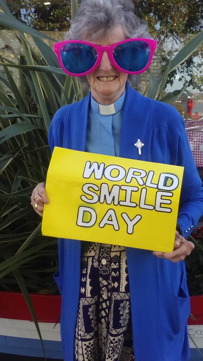 confident_queen's tweet photo. Spreading smiles #gravesend #kent #getkentsmiling #WorldSmileDay https://t.co/iIhjCWEsBE