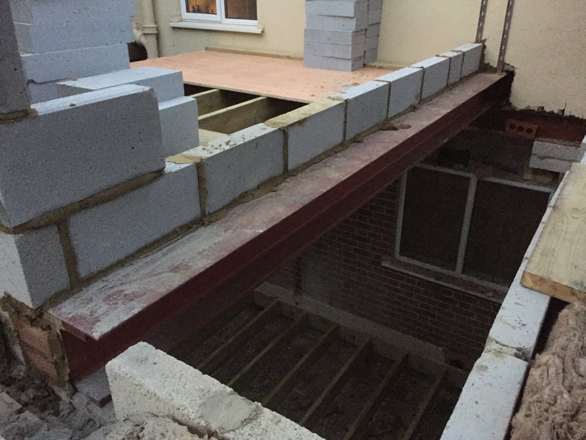 foofighter1111's tweet photo. Big milestone in Project #ABOTS today - the steels for the first floor front wall were installed! https://t.co/wlA1fRir7U