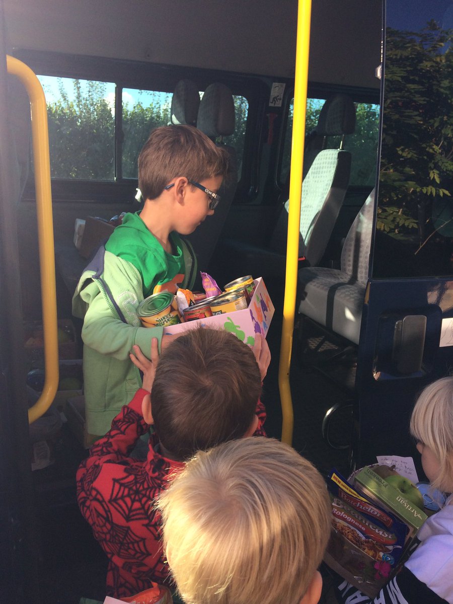 LuddenhamSchool's tweet photo. We delivered some of our harvest boxes to local people in Faversham today.๐๐
๐ ๐ฝ๐ฅ๐๐๐๐๐ #harvest #we'resothankful #gratefullyreceived https://t.co/n9S6iVY2K6