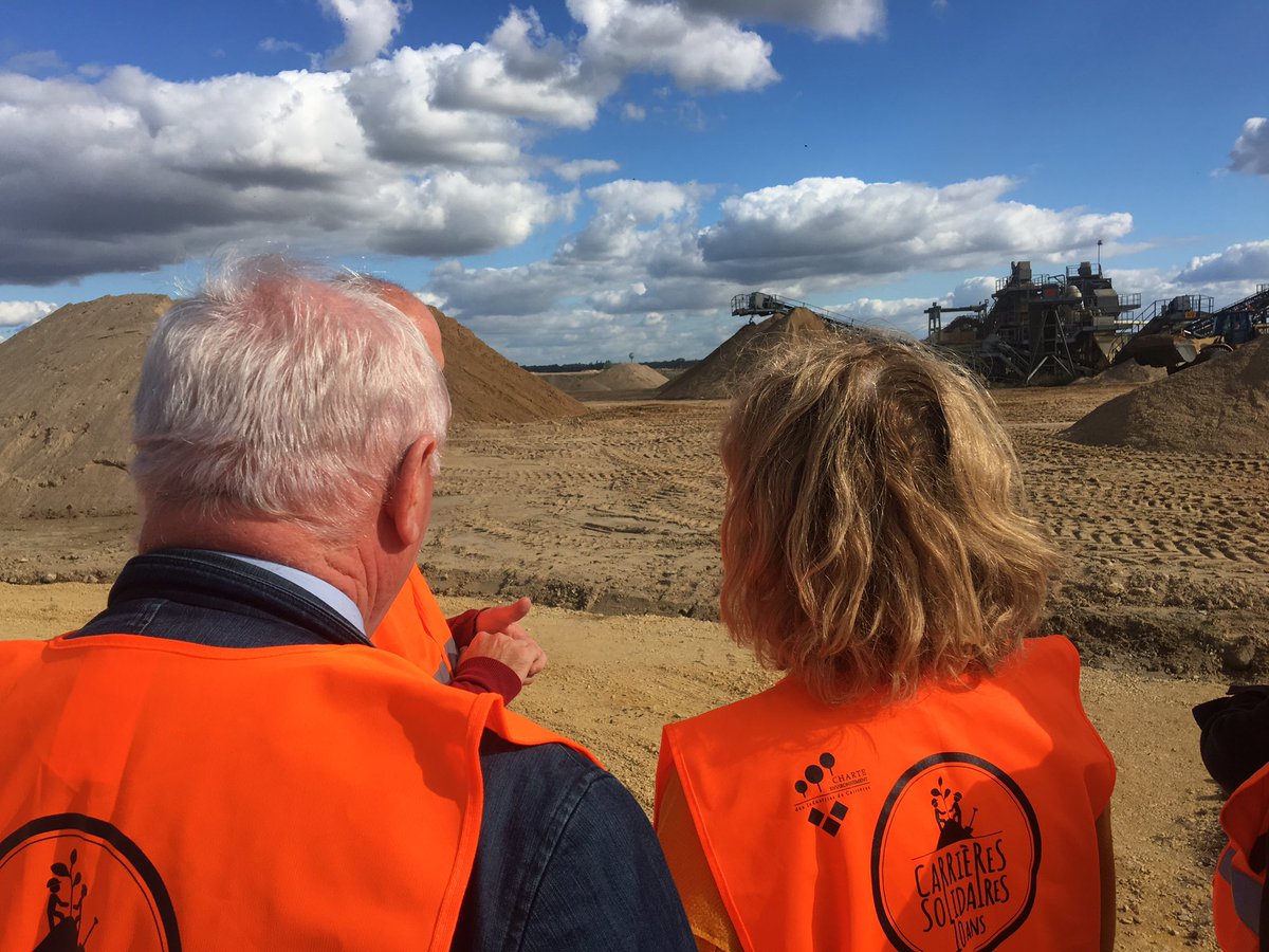 Sophie_Auconie's tweet photo. Visite de la carrière de la Celle Saint-Avant avec @fedeUNICEM pour découvrir ce secteur d'activité en Indre-et-Loire. https://t.co/1rGnILXWIg